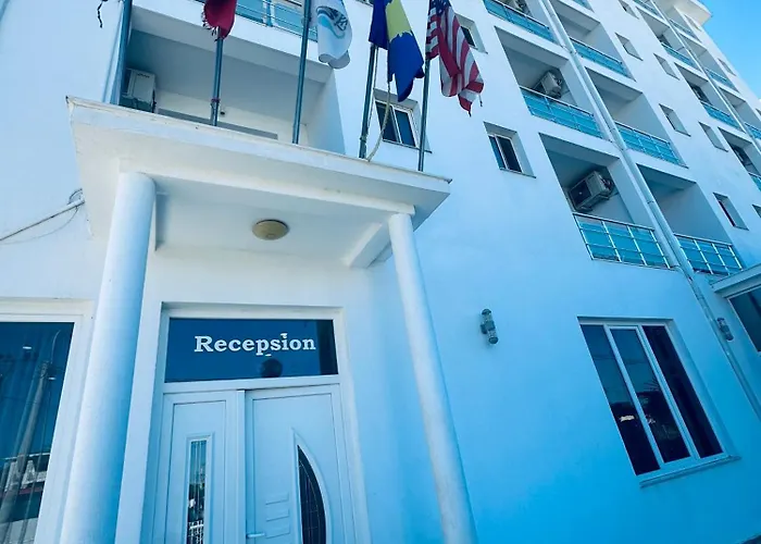 Lakaj 2 מלון Velipojë