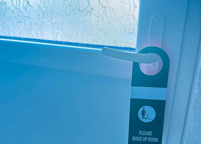 Lakaj 2 מלון Velipojë