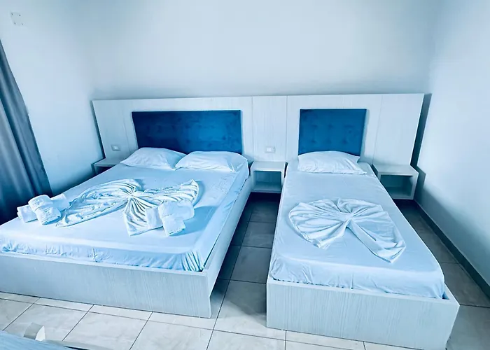 Lakaj 2 מלון Velipojë